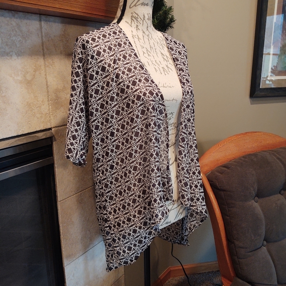 💥3/$20LuLaRoe size 3 (fits an adult size small/medium) Kimono! - Picture 7 of 8